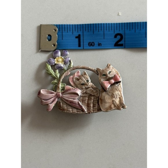 Vtg Kenneth Cole Enamel Rhinestone Cat Kitten In Basket Brooch Clasp Pin Signed - Picture 7 of 10